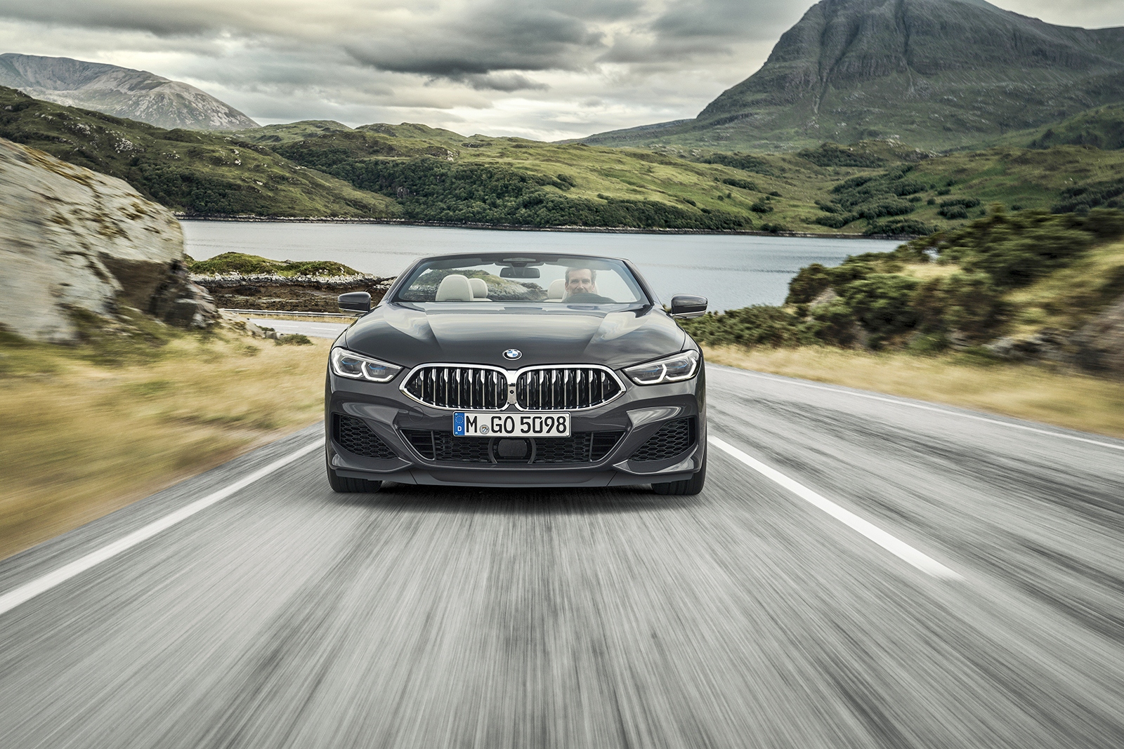 BMW-8-Series-Convertible-2019-530-ma-luc-0-100-km-h-trong-3-9-giay-anh-2