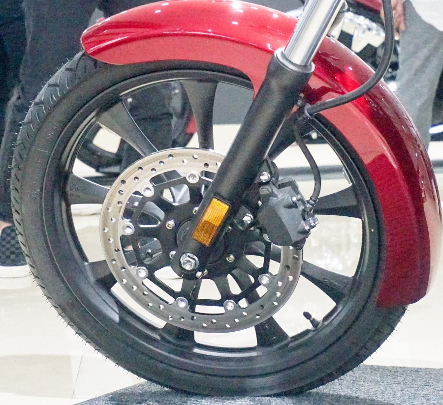 Honda-Fury-2018-Dua-biker-Viet-len-dinh-phong-cach-lai-xe-phong-khoang-anh-4