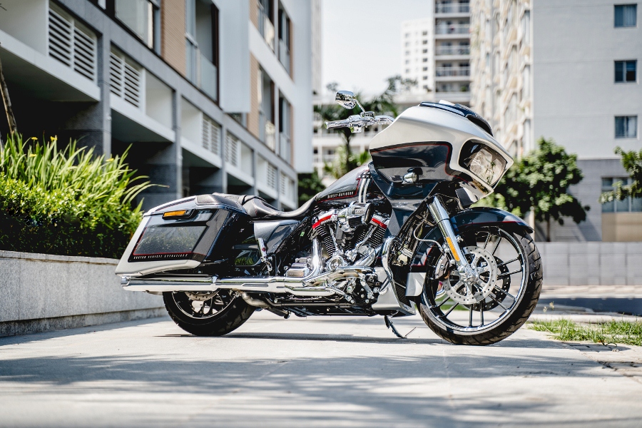 Harley-Davidson-CVO-Road-Glide-2019-anh-2