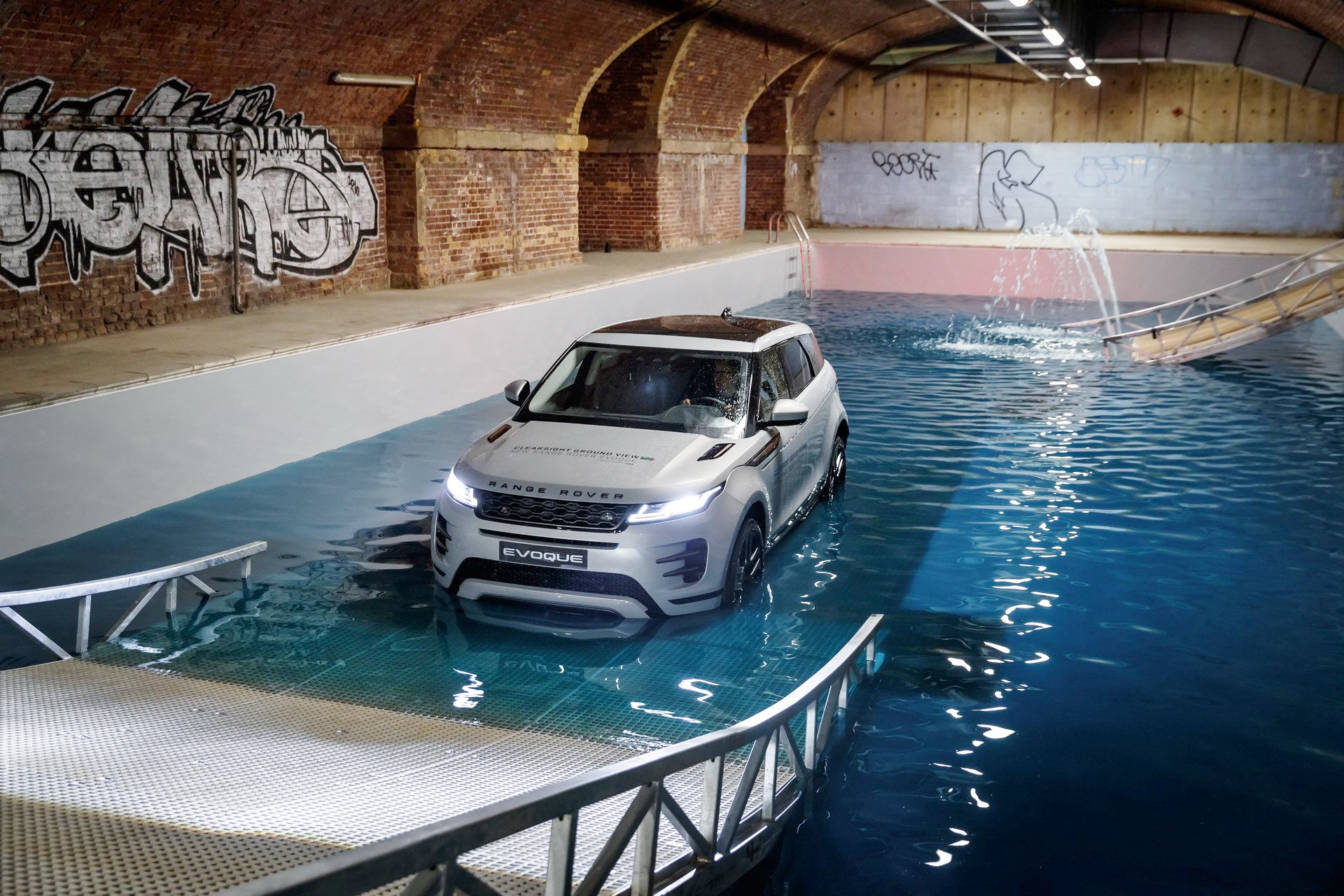 SUV Range Rover Evoque 2020 giá từ 951 triệu đồng