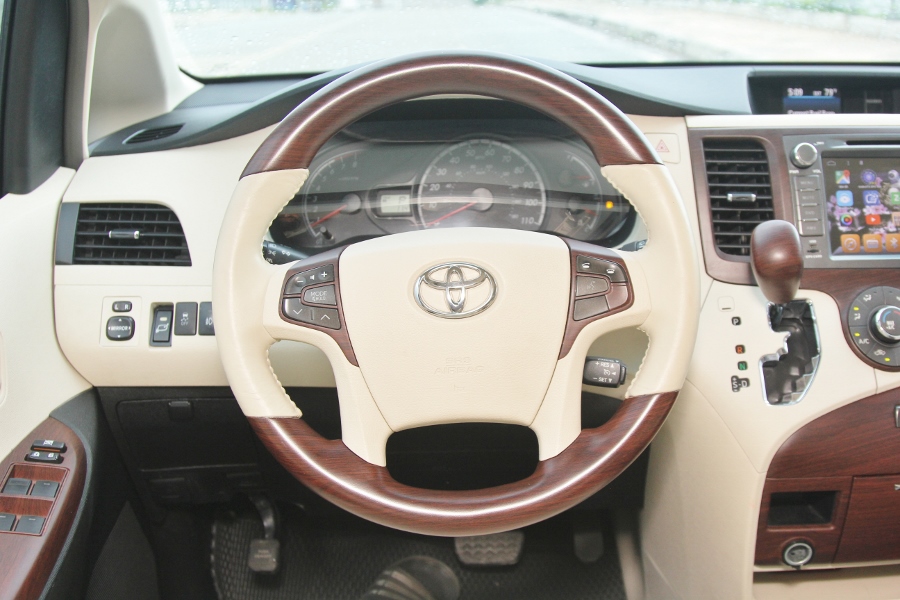 Toyota-Sienna-2010-lam-dep-tu-ngoai-vao-trong-anh-20