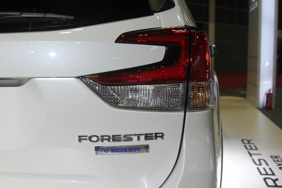 Xe-hybrid-Subaru-Forester-e-Boxer-2019-anh-8