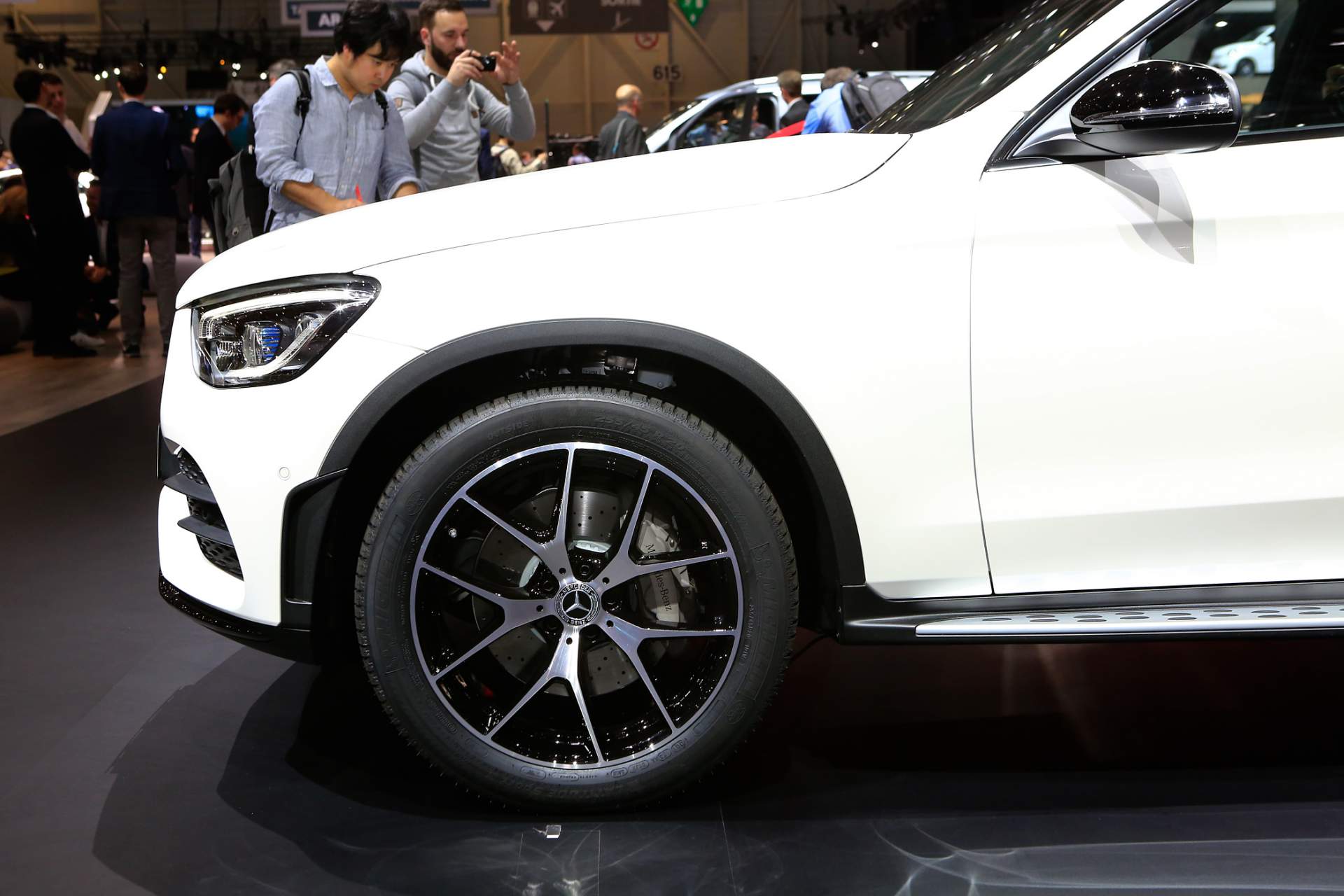 Mercedes-Benz-GLC-2019-Facelift-Geneva-anh-5
