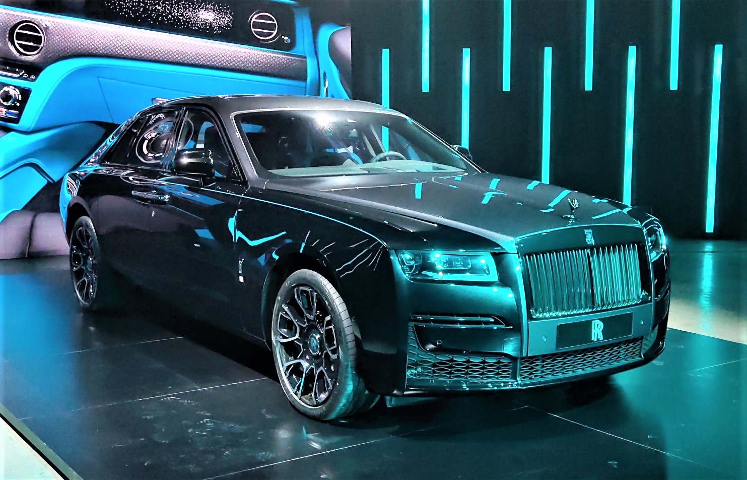 Cận cảnh Rolls-Royce Black Badge Ghost giá khởi điểm từ 33,699 tỷ về Việt Nam