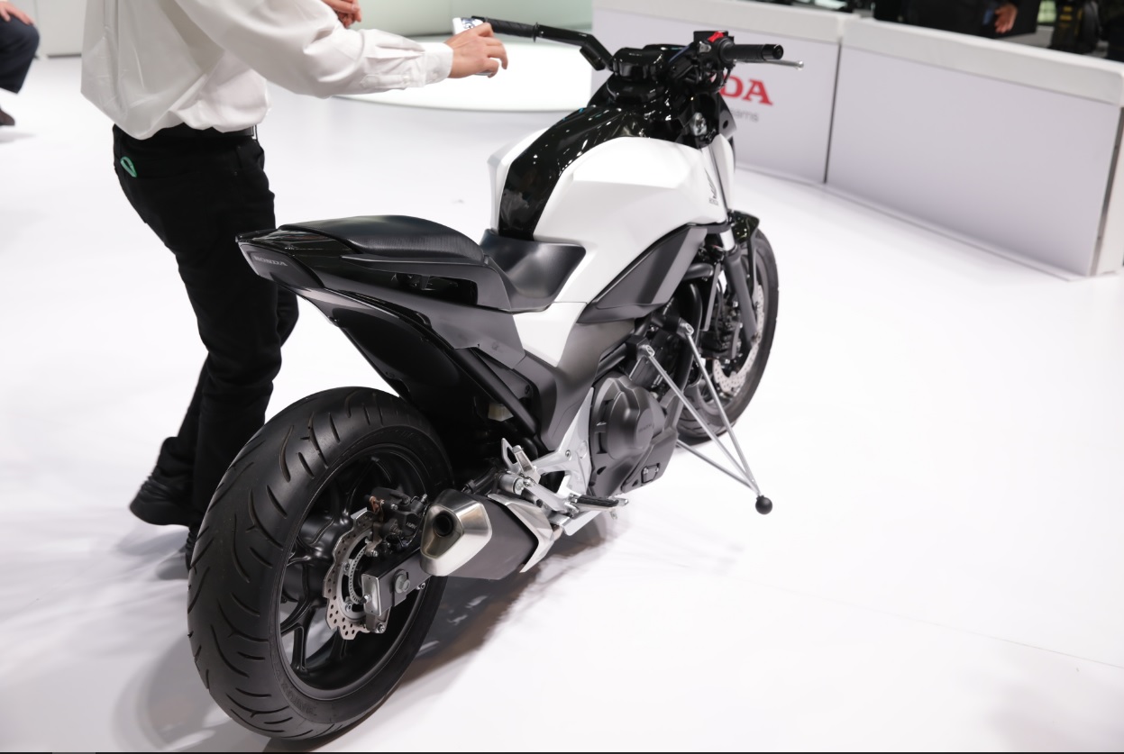 Honda khoe công nghệ Riding Assist giúp mô tô tự cân bằng