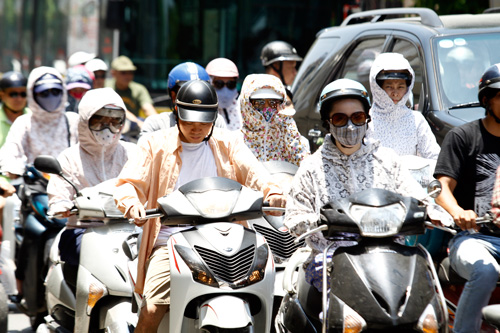 Hạ nhiệt cho xe máy khi di chuyển trong thời tiết nắng nóng
