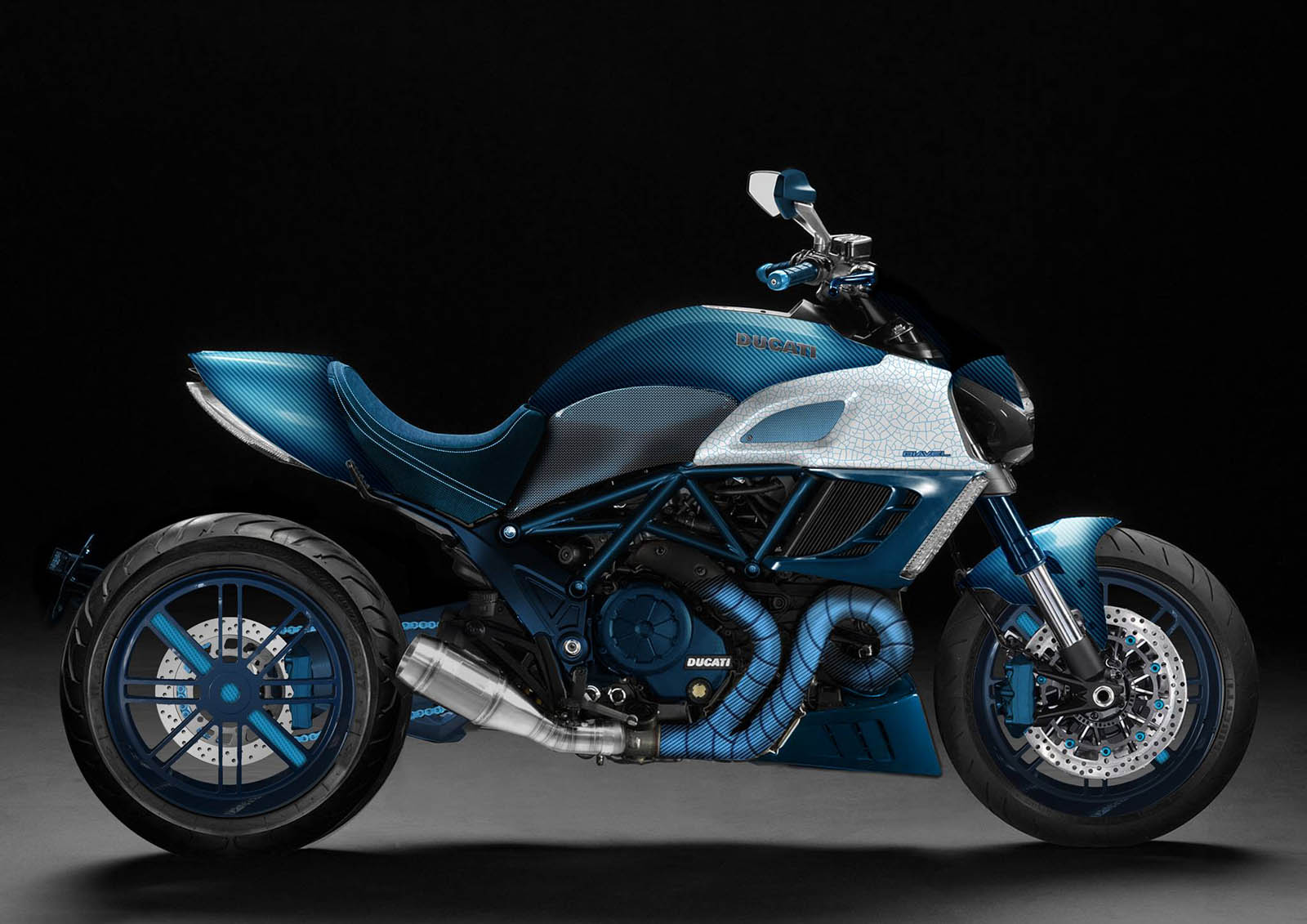 Ducati Diavel sơn màu xanh cực hiếm