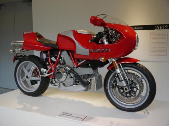 Điểm mặt những mẫu mô tô gây “sốc” -Ducati MH900e