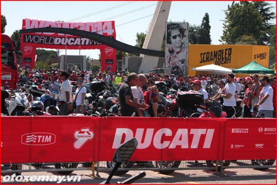 Ducati thay tay đua motoGP 2015