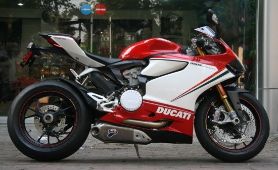 Xe mô tô Ducati 1199 Panigale S 2012 bản Tricolore về Sài Gòn