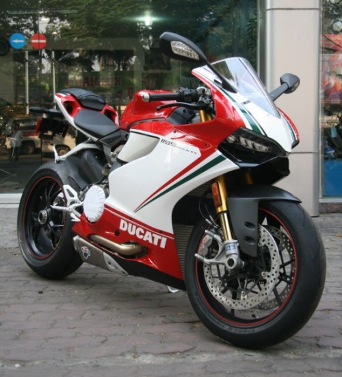 Xe mô tô Ducati 1199 Panigale S 2012 bản Tricolore về Sài Gòn