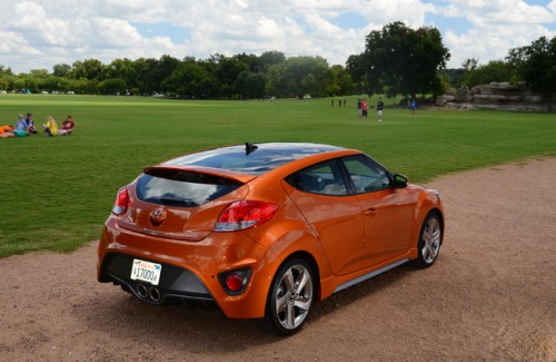 Kính cửa sổ trời Hyundai Veloster bị nghi gây nguy hiểm Kính cửa sổ trời Hyundai Veloster bị nghi gây nguy hiểm