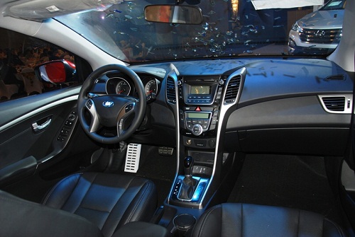 Ra mắt Hyundai Santa Fe và i30 mới tại Việt Nam 8 Ra mắt Hyundai Santa Fe và i30 mới tại Việt Nam 8