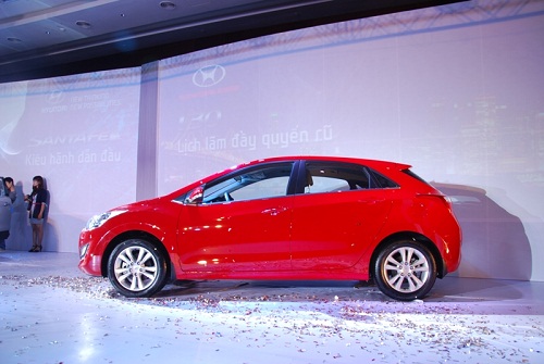 Ra mắt Hyundai Santa Fe và i30 mới tại Việt Nam 7 Ra mắt Hyundai Santa Fe và i30 mới tại Việt Nam 7