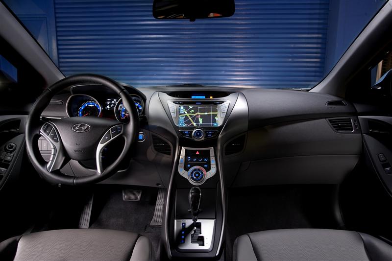 Elantra lại thủ thắng vì điểm đúng huyệt xe Nhật Elantra lại thủ thắng vì điểm đúng huyệt xe Nhật