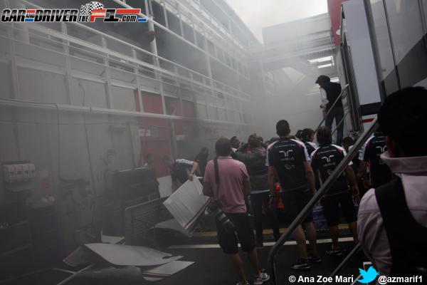 Ga-ra đội đua F1 Williams cháy mù mịt 5 Ga-ra đội đua F1 Williams cháy mù mịt 4