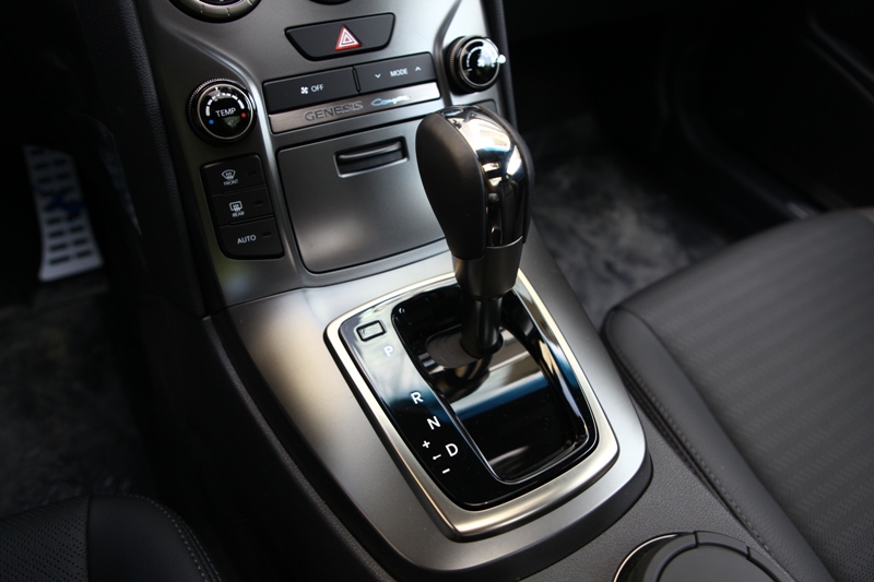 Hyundai Genesis Coupe 2013 - nhiều cải tiến, giá tăng ít 4 Hyundai Genesis Coupe 2013 - nhiều cải tiến, giá tăng ít 4