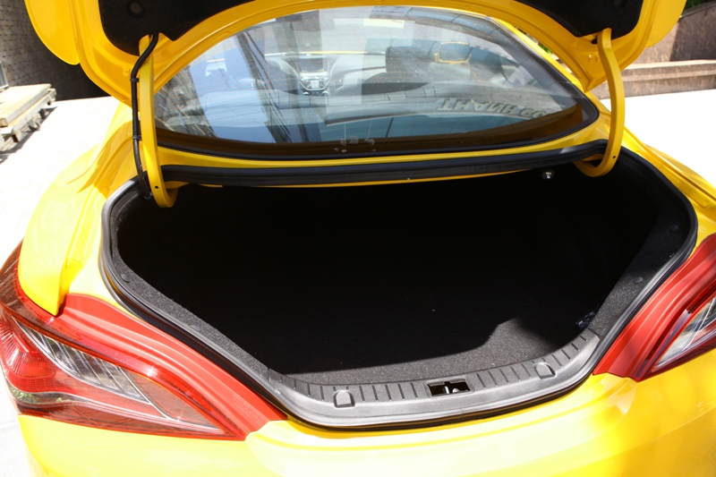 Hyundai Genesis Coupe 2013 - nhiều cải tiến, giá tăng ít 18 Hyundai Genesis Coupe 2013 - nhiều cải tiến, giá tăng ít 18