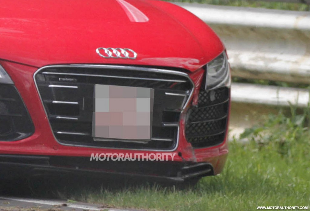 Audi R8 e-tron tông vào rào chắn đường đua Nurburgring 1 Audi R8 e-tron tông vào rào chắn đường đua Nurburgring 1