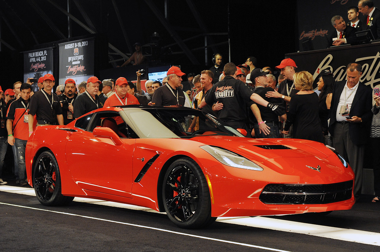 1,1 triệu USD cho siêu xe Chevrolet Corvette Stingray đầu tiên