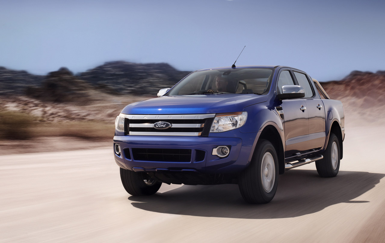 Người Anh bầu Ford Ranger là ‘Xe bán tải của năm 2013’