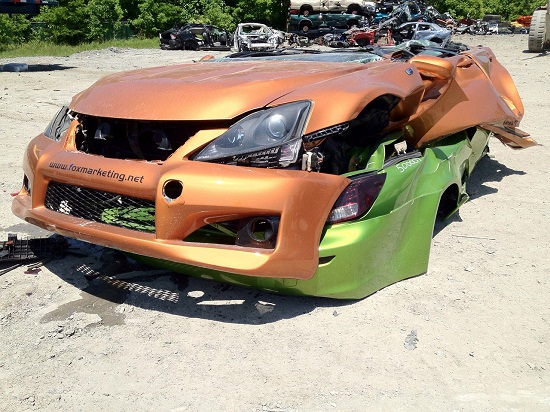 Clip 2 xe Lexus độ vứt ngoài bãi bị nghiền thành sắt vụn