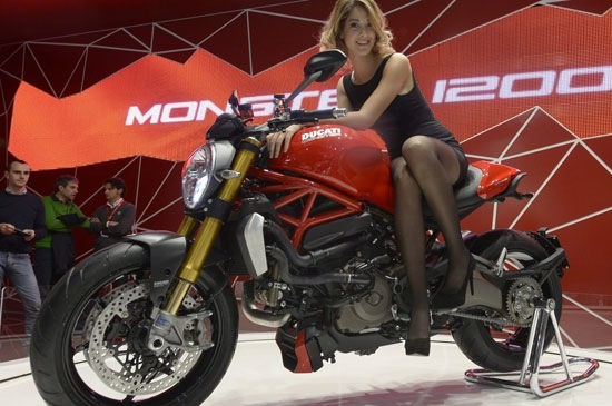 Chóng mặt chân dài, 2 bánh tại triển lãm môtô EICMA 2013