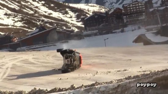 Phá kỷ lục bay xe bất thành, Mini nhào lộn trên tuyết        