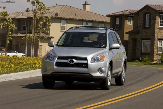 Toyota thu hồi 870 nghìn xe vì đại lý sửa ẩu