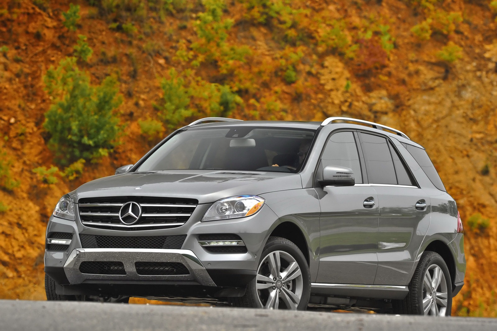 Đến lượt Mercedes-Benz thu hồi M-Class do… kẹt chân ga 