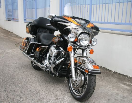 Harley Electra Glide 2012 hàng hiếm vừa lăn bánh tại Sài Gòn