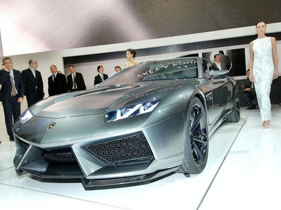 Mải xe SUV, Lamborghini xao nhãng dự án khác