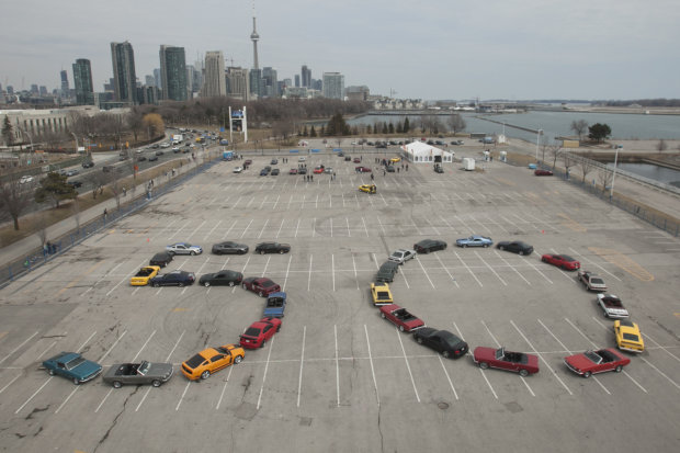 Ford tổ chức tiệc đốt lốp mừng sinh nhật