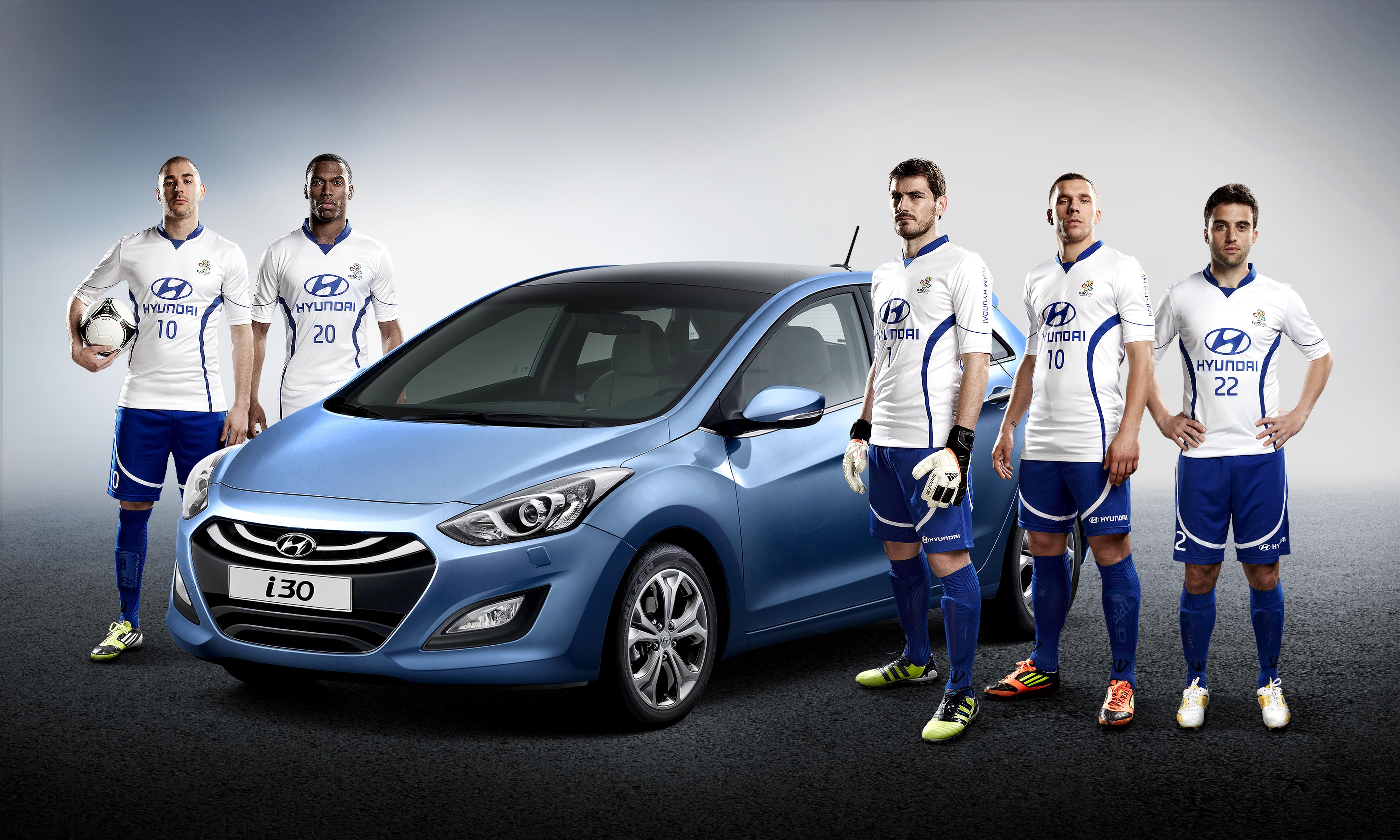 HYUNDAI đang tràn ngập khắp các sân cỏ EURO