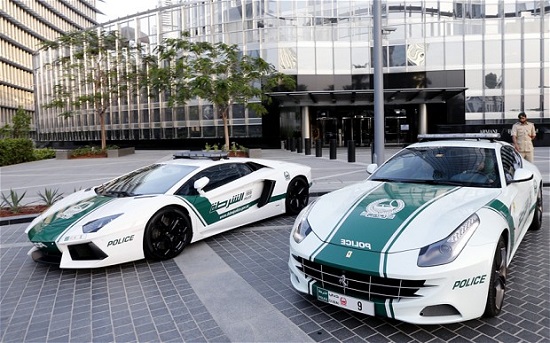 Cảnh sát Dubai tung clip khoe toàn siêu xe hàng hiếm