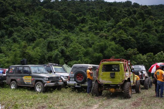 Giải đua ôtô địa hình Việt Nam 2014 khốc liệt ngày thứ hai