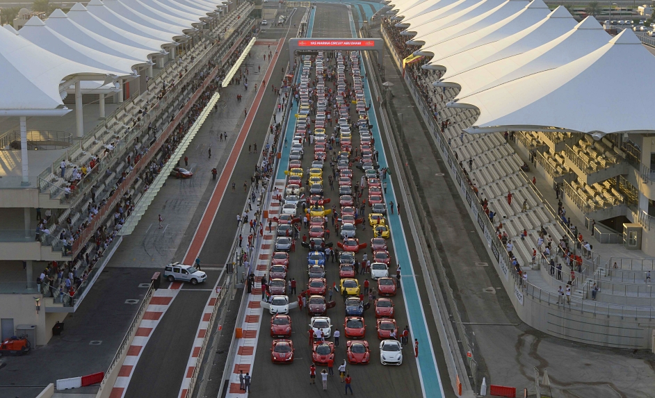 Buổi tụ hội đình đám tất cả Ferrari ở Trung Đông