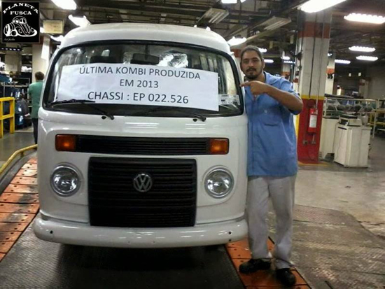 Mẫu Kombi “Tự do” cuối cùng của VW rời nhà máy