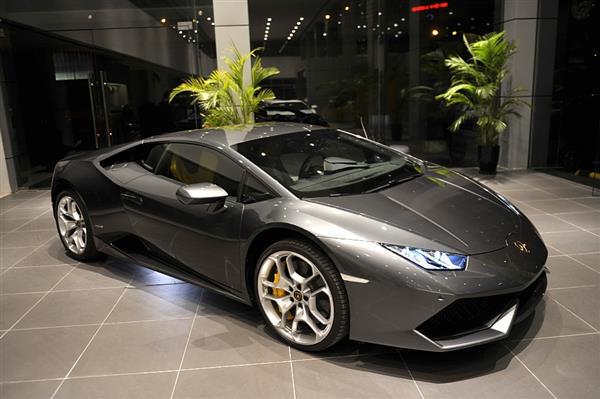 Cặp đôi Lamborghini chốt giá chờ ngày ra mắt