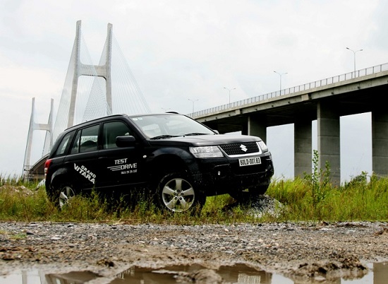 Suzuki Grand Vitara 2013 vẫn nguyên chất SUV