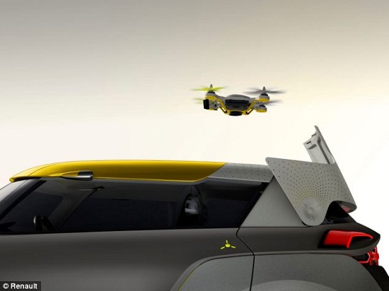 Renault giới thiệu xe kèm phụ kiện máy bay không người lái