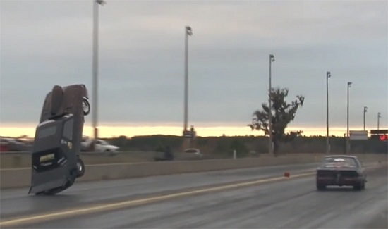 Clip ‘ngựa chiến’ Mustang bốc đầu ngoạn mục