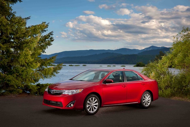 Toyota Camry 2013 nâng cấp ít về nội thất