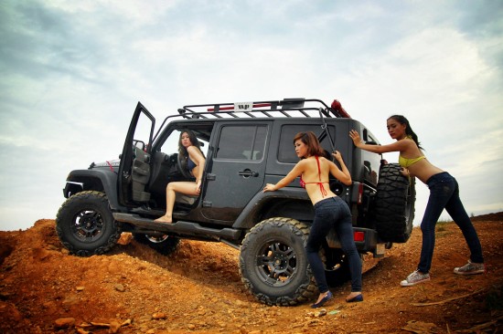 Nóng với bikini trước thềm VOC 2012