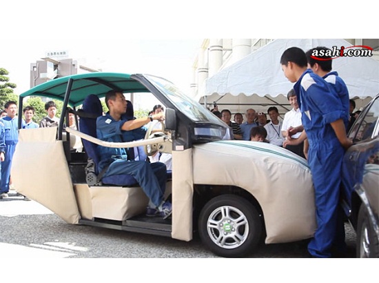 Sinh viên Nhật chế tạo xe có vỏ bằng đệm khí