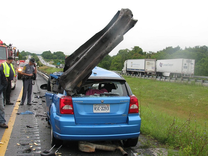 Tài xế thoát chết trong gang tấc nhờ… lái ẩu “toàn diện”