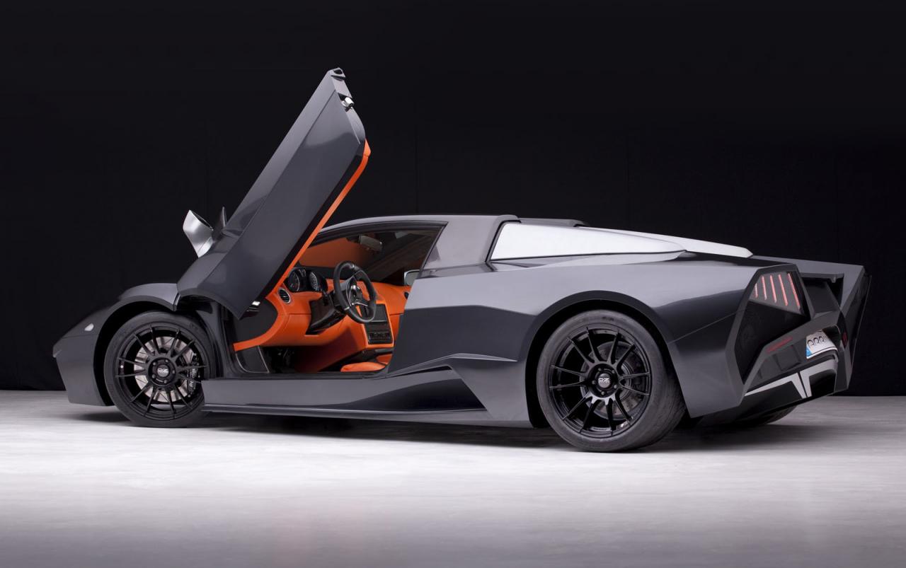 Arrinera phản pháo vì bị coi là xe nhái
