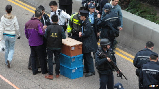 Dân Hong Kong “hôi tiền” làm tê liệt giao thông