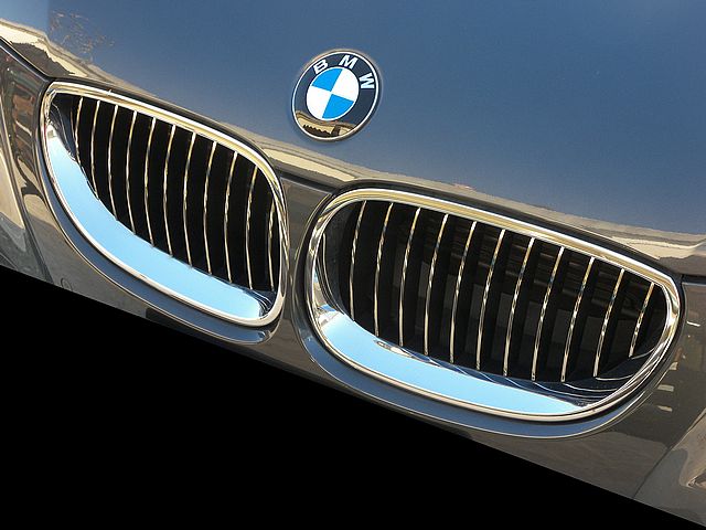 BMW là nhãn hiệu xe hơi đáng giá nhất năm 2012