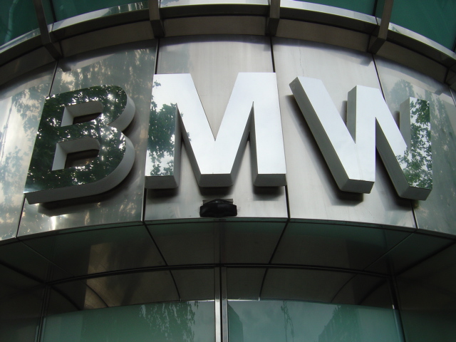 Cổ phiếu BMW bị giáng cấp do tiêu thụ suy giảm tại Trung Quốc